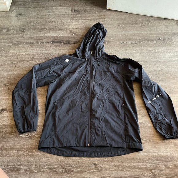 Descente Black Hooded Windbreaker - Picture 1 of 6